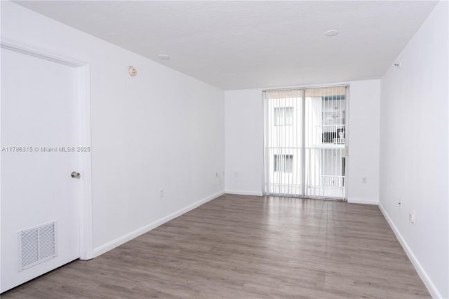 APT-207 - 102 Sw 6 Th Ave, Condo with 3 bedrooms, 2 bathrooms and null parking in Miami FL | Image 4