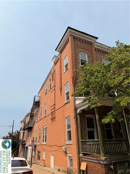 1525 Chew St, Allentown, PA, 18102-3696 | Card Image