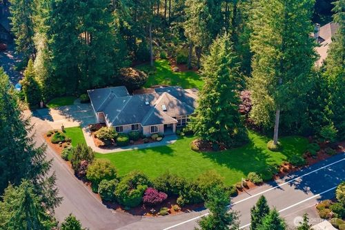 25315 240th Ct Se, Maple Valley, WA, 98038-8332 | Card Image