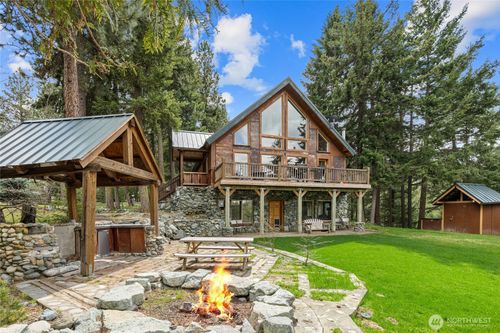 8607 Upper Peoh Point Rd, Cle Elum, WA, 98922-8418 | Card Image