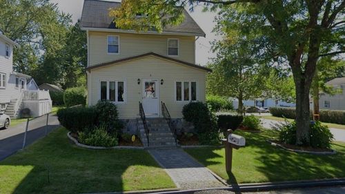 10 Bartlett Ave, Lexington, MA, 02420-2643 | Card Image