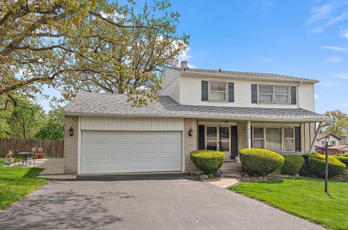 9130 Chestnut Dr, Hickory Hills, IL, 60457-1021 | Card Image