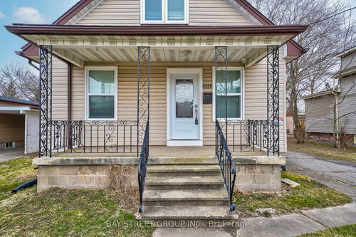 5241 Kitchener St, Niagara Falls, ON, L2G1B4 | Card Image