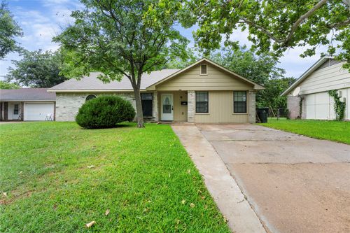 1121 Sam Houston Dr, Garland, TX, 75042-5050 | Card Image