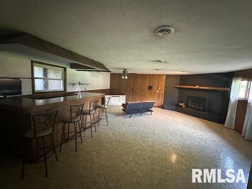 1000 E Washington St, Riverton, IL, 62561-9521 | Card Image