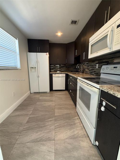 305-3948 Ne 169th St, North Miami Beach, FL, 33160-3214 | Card Image