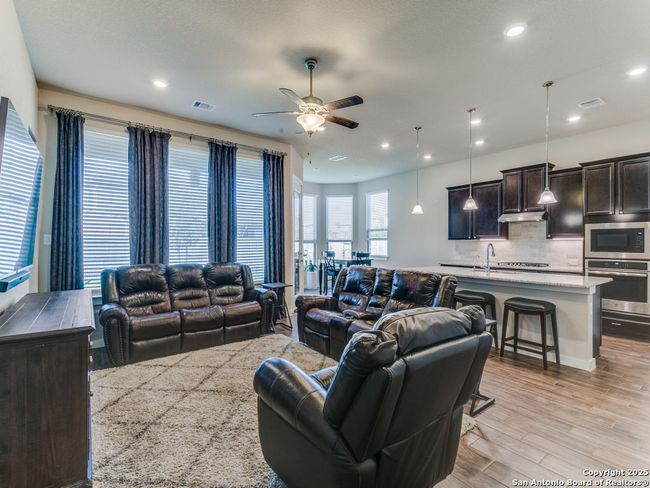 15729 La Subida Trl, House other with 3 bedrooms, 3 bathrooms and null parking in Helotes TX | Image 6