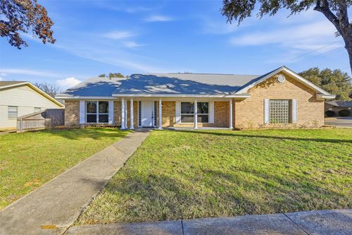 3301 Peachtree Ln, Pantego, TX, 76013-3118 | Card Image