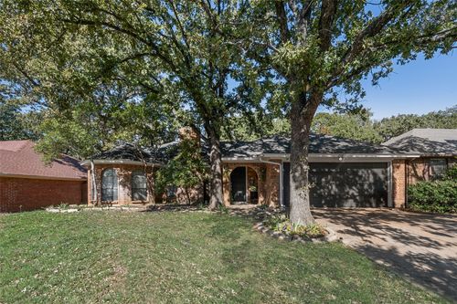 2111 Turf Club Dr, Arlington, TX, 76017-4501 | Card Image