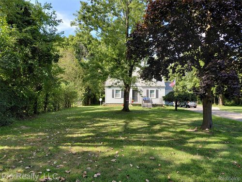 51310 Michigan Ave, Van Buren Twp, MI, 48111-1042 | Card Image