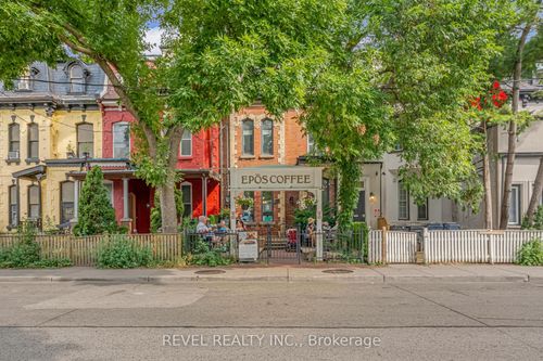 290 Gerrard St E, Toronto, ON, M5A2G4 | Card Image