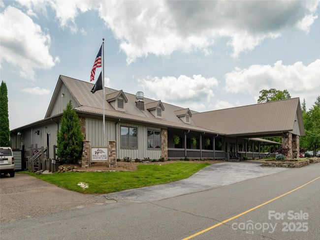 Country Club | Image 4