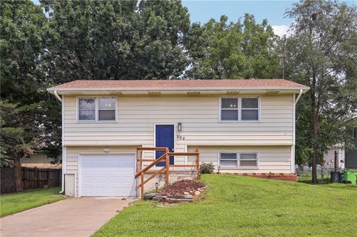 305 W 2nd Ter, Wellsville, KS, 66092-8506 | Card Image