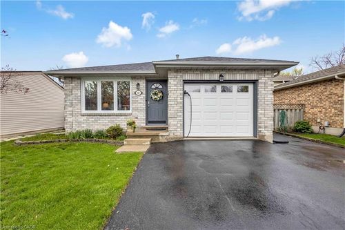 57 Coxwell Crescent, Brantford, ON, N3P1P5 | Card Image