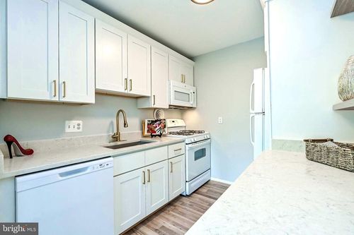 12-8000 Le Havre Pl, FALLS CHURCH, VA, 22042-1156 | Card Image