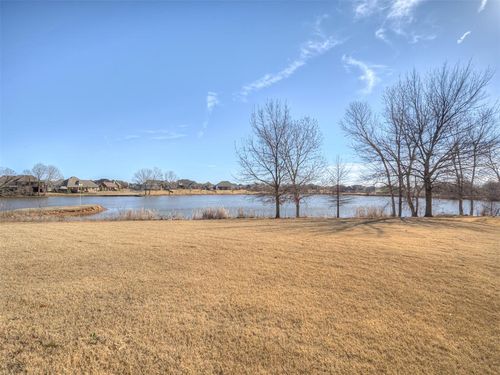 3004 Twin Lake Dr, Moore, OK, 73165-7356 | Card Image