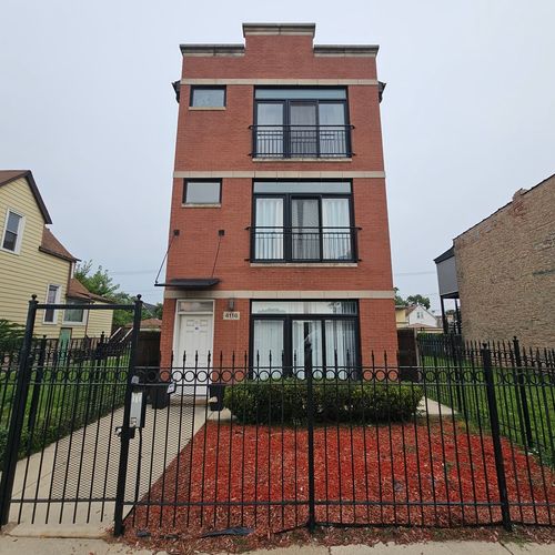 2-4116 W Congress Pkwy, Chicago, IL, 60624-3397 | Card Image