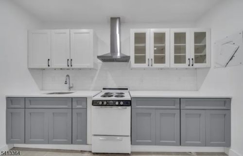 275 Main St, Paterson, NJ, 07505-1729 | Card Image