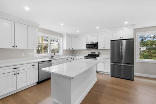 108-108 Stowe St, Fall River, MA, 02720-4046 | Card Image