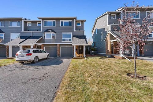 151 Woodglen Grove Sw, Calgary, AB, T2W4J9 | Card Image