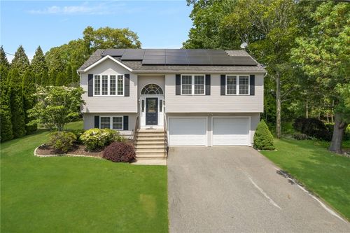 111 South Comstock Parkway, Cranston, RI, 02921 | Card Image