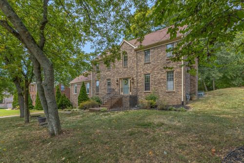 123 Saint Andrews Dr, Franklin, TN, 37069-7066 | Card Image