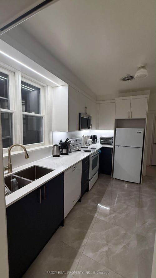 211 Newton Dr, North York, ON, M2M2P2 | Card Image
