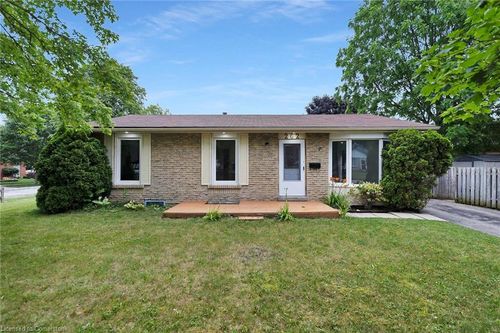 262 Heritage Dr, Kitchener, ON, N2B3K8 | Card Image