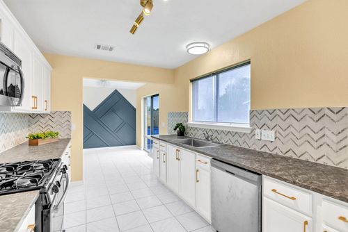 20802 Pacers Gait Ln, Pflugerville, TX, 78660-7631 | Card Image