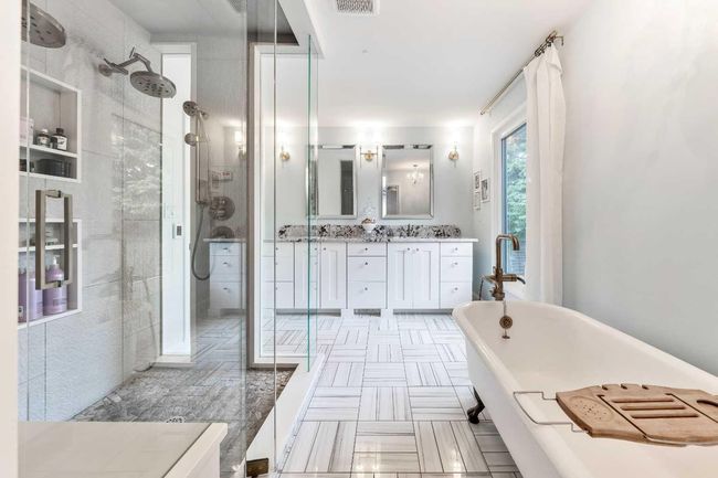 2328 Uxbridge Drive Nw, House other with 3 bedrooms, 3 bathrooms and 5 parking in Calgary AB | Image 25