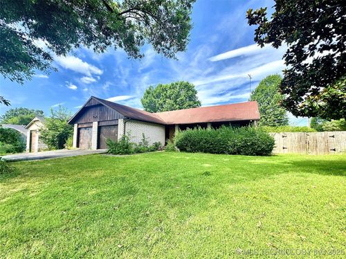 1202 Ross Ave, Tahlequah, OK, 74464-7323 | Card Image