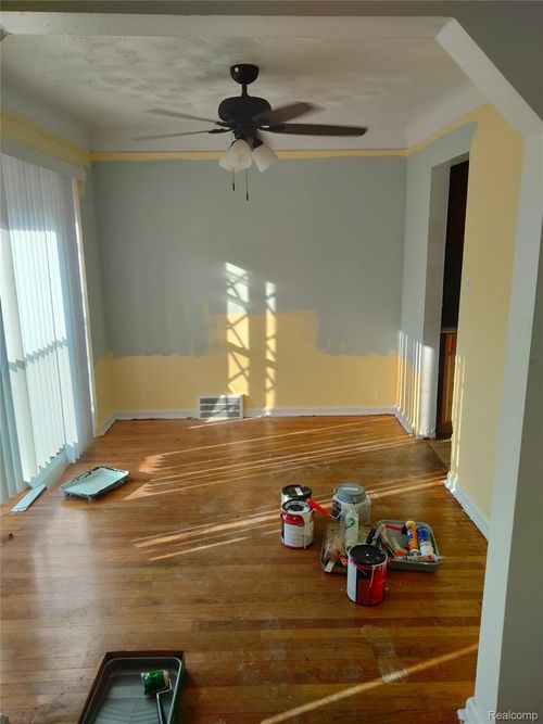 9234 Whitcomb St, Detroit, MI, 48228-2274 | Card Image