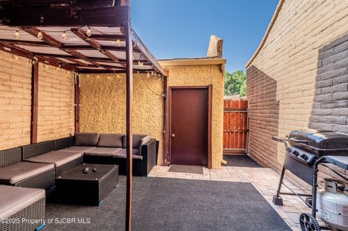 1052 E Navajo St, Farmington, NM, 87401-9188 | Card Image
