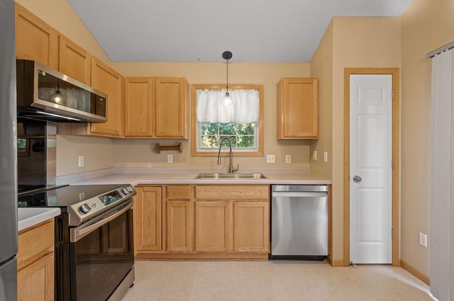 Newer stainless steel appliances | Image 12