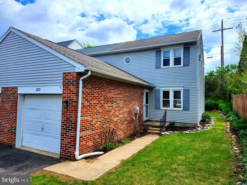 223 S 4th St, WOMELSDORF, PA, 19567-1429 | Card Image