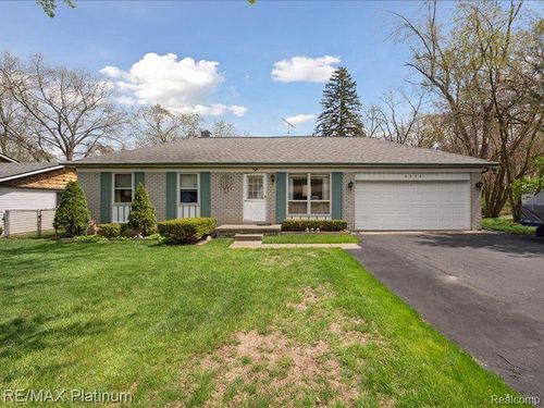 2338 Roselawn St, Wolverine Lake, MI, 48390-1941 | Card Image