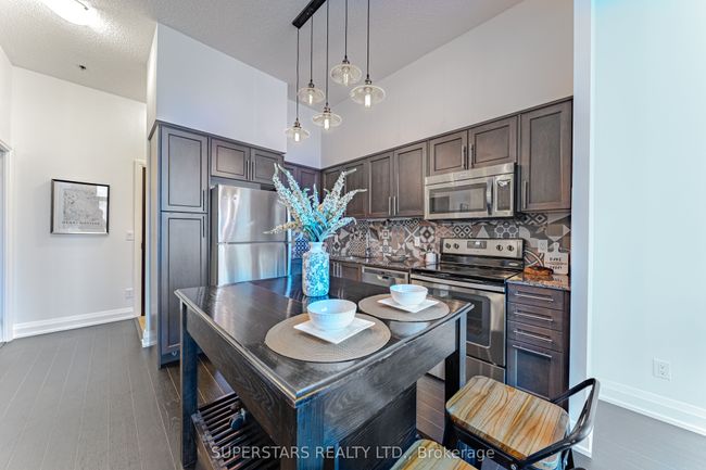 8 - 65 Speers Rd, Condo with 2 bedrooms, 1 bathrooms and null parking in Oakville ON | Image 5