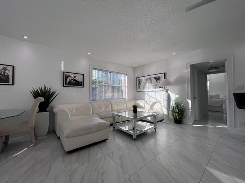 apt-301-601 Se 5th Ct, Fort Lauderdale, FL, 33301-2929 | Card Image