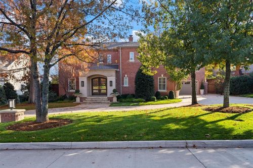 1202 Larchmont Ln, Nichols Hills, OK, 73116-6104 | Card Image