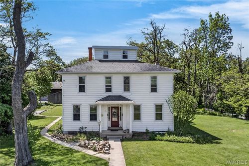 39 East Ave, Akron, NY, 14001-1404 | Card Image