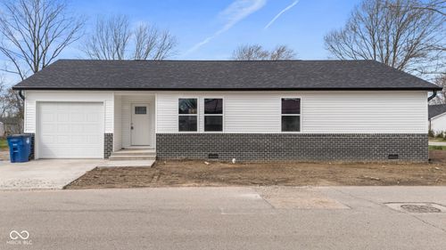 982 N 3rd St, Austin, IN, 47102-1820 | Card Image