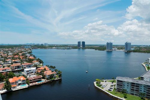 1000 W Island Blvd, Aventura, FL, 33160-4955 | Card Image