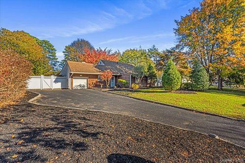 5 Torrey Pine Ln, Medford, NY, 11763-4212 | Card Image