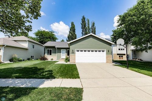 1525 29th Ave S, Fargo, ND, 58103-5920 | Card Image