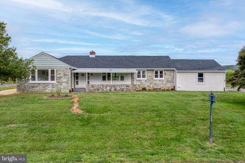 725 Marticville Rd, PEQUEA, PA, 17565-9401 | Card Image