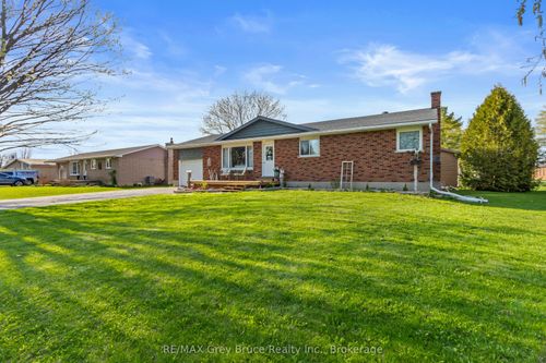 36 Thomas St, Allenford, ON, N0H1A0 | Card Image