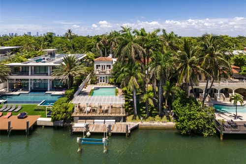 5215 Pine Tree Dr, Miami Beach, FL, 33140-2109 | Card Image