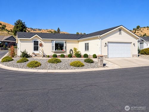 1206 Marble St, Wenatchee, WA, 98801-8225 | Card Image