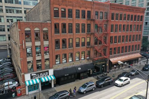 201-25 W Hubbard St, Chicago, IL, 60654-8172 | Card Image