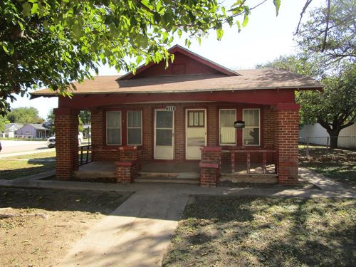 208 N Avenue E, Haskell, TX, 79521-5704 | Card Image